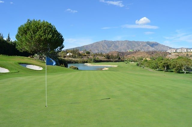 Outdoor Activities and Sports. Málaga & Costa del Sol are perfect for an active holiday. With sunny coasts and green inland spots, it's a dream for sporty people. Golf Courses: Guadalhorce Club de Golf, Real Club El Candado, Parador Málaga Del Golf In this region, you'll find top golf spots.