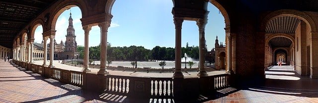 Sevilla's Unique Architecture. Sevilla's architecture is a journey back in time, showing the city's mix of cultures over its history. For more than 800 years, the Moors ruled the city, leaving behind stunning Islamic architecture.