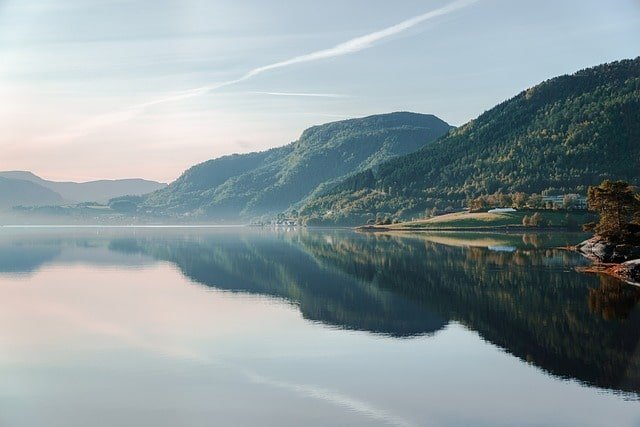 Exploring the Fjords of Norway. Norway’s fjords are nothing short of breathtaking. Carved by glaciers over millions of years, these deep, narrow inlets are famous for their stunning beauty and dramatic landscapes. If you’re planning a holiday in Norway, visiting the fjords is a must. Let’s dive into three of the most iconic fjords you shouldn’t miss.