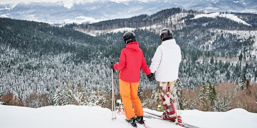 Choosing the Right Ski Destination. Have you planned your winter vacation? If skiing is on your list, choosing the right ski destination is key to making your trip unforgettable. It’s not just about the slopes; it’s about the total experience, from luxury accommodations to vibrant après-ski scenes.