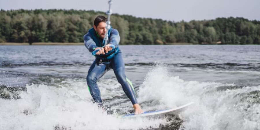 Water Sports: Thrilling Activities at Jumeirah Beach. When you think of Dubai, luxurious skyscrapers might come to mind, but the city also offers a paradise for water sports enthusiasts at Jumeirah Beach.