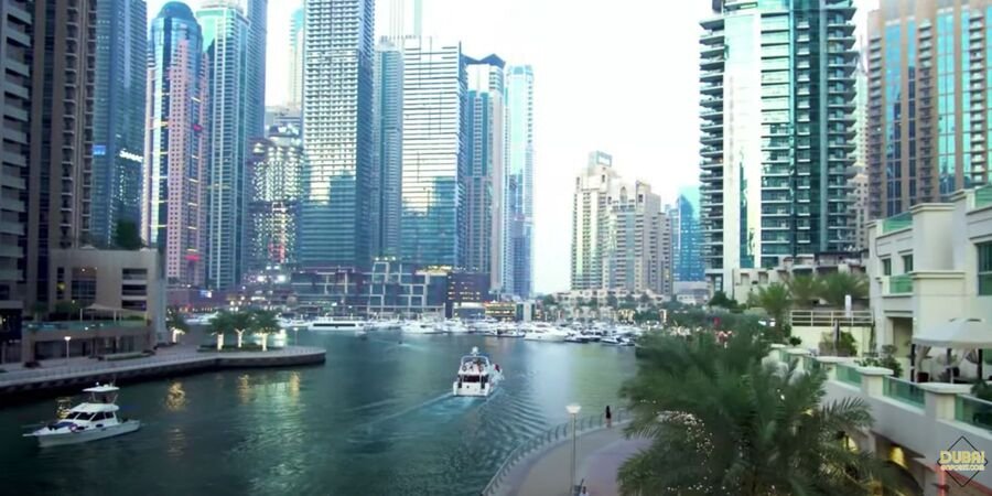 When’s the Best Time to Set Sail? It’s hard to choose a “bad” time for cruising around Dubai, but for the ultimate experience, plan your excursion for the late afternoon or early evening.