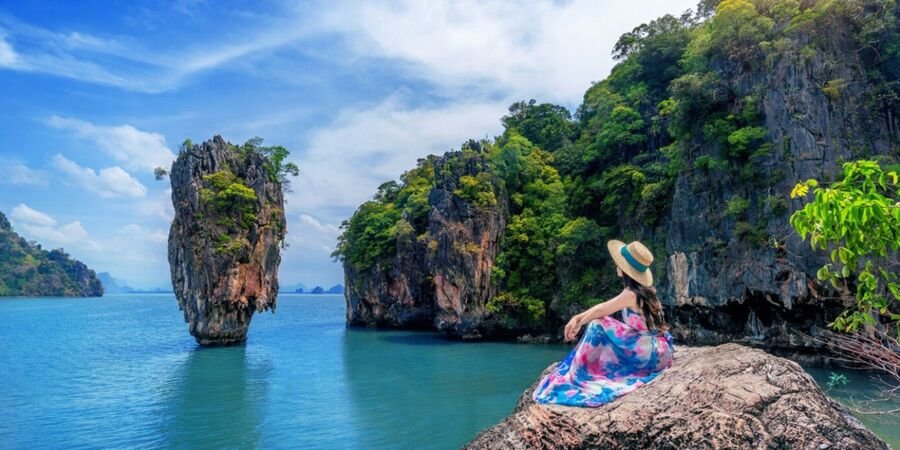 Thailand’s Winter Sun: Phuket and Krabi. Thailand is the ultimate escape when the world begins to frost over. Its tropical warmth, breathtaking islands, and sheer variety of experiences ensure you’ll never want to leave. Among its many gems, Phuket and Krabi stand out as the perfect coastal havens offering luxury, beauty, and a sense of awe.