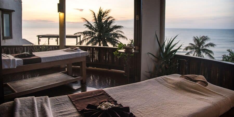 Best Luxury Accommodation Options. When planning a luxury vacation in South Africa, where you stay is as important as how you spend your time. The country is filled with unique accommodations that redefine the idea of ​​pampering.