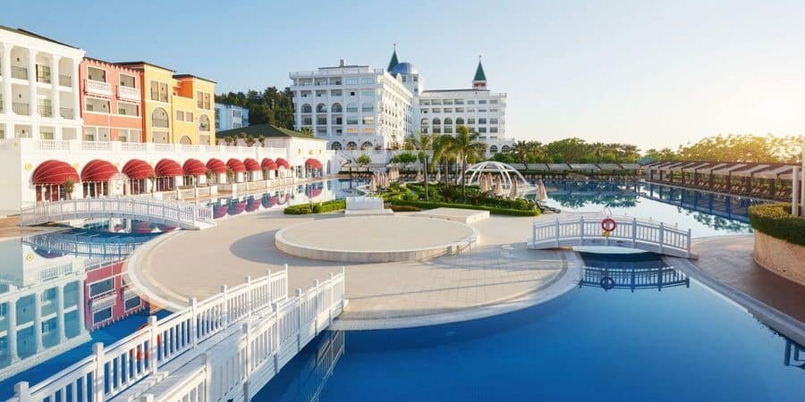 9 Best Resorts in Portugal for 2025. Portugal stands out as one of Europe’s top destinations for a luxury getaway. From the timeless charm of Lisbon to the wine-rich culture of Porto, and from the island escape of Madeira to the sunny shores of the Algarve, each region shows a different side of Portuguese hospitality and elegance.