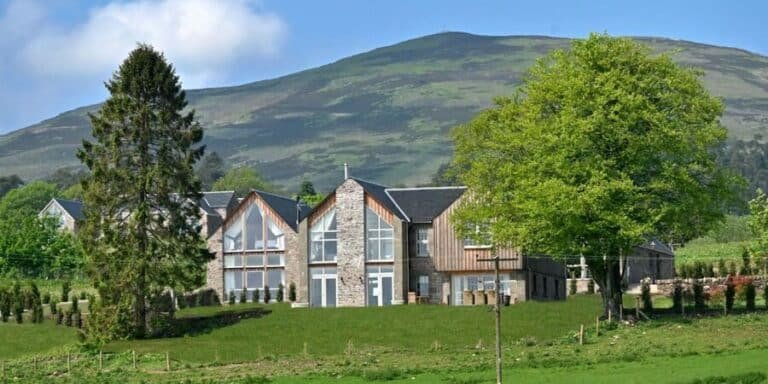 If you love luxury vacations, Scotland should be at the top of your list for breathtaking getaways. The best luxury lodges Scotland offers combine classic charm with modern comforts, giving you a private villa, spa suite, or exclusive hideaway that feels tailor-made. Think of high-end resorts set against sweeping landscapes, complete with world-class amenities and thoughtful details like electric car charging for added convenience.