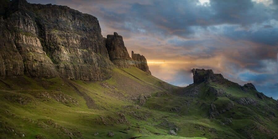 The Scottish Highlands offer a unique blend of rugged beauty and refined luxury, perfect for anyone seeking an unforgettable tailor-made getaway. With rolling hills, timeless castles, and tranquil lochs at your doorstep, these Highland cottages set a new standard for exclusive comfort. Each cottage stands out with style, amenities, and experiences that put you right at the heart of luxury travel.